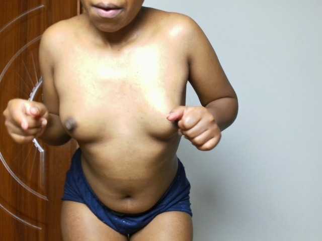 Sexyelias live cam on BongaCams