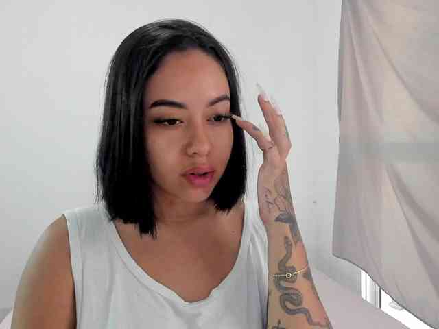 VictoriaZahir webcam