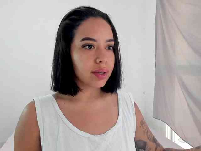 VictoriaZahir webcam