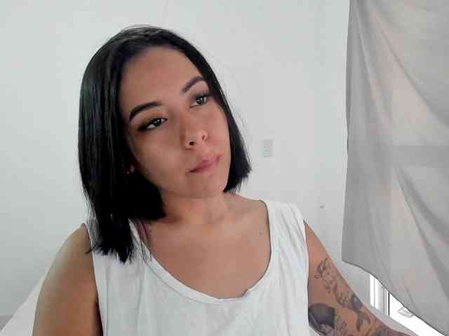 VictoriaZahir webcam