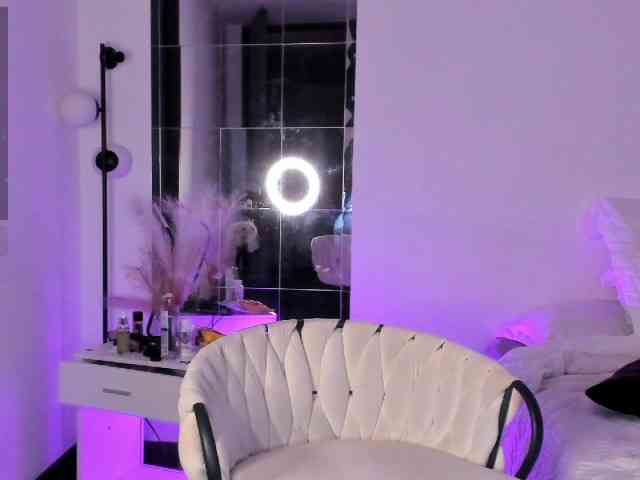 Lovelucero webcam