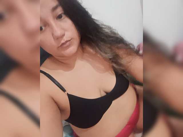 Ninaal13 live cam on BongaCams