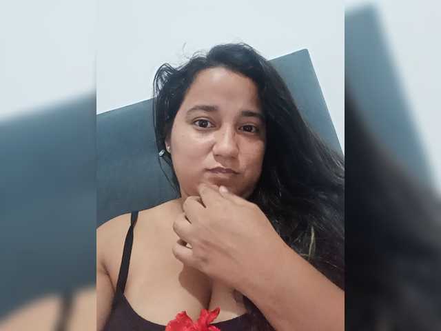 Ninaal13 live cam preview