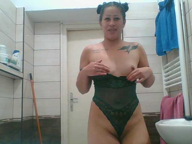 fruzsina25 live cam preview