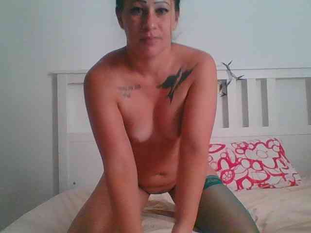 fruzsina25 webcam