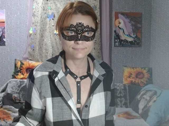 KISS-Lina live cam on BongaCams