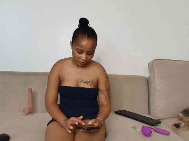 LillyKLove webcam
