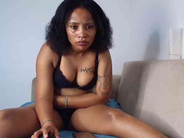 LillyKLove webcam