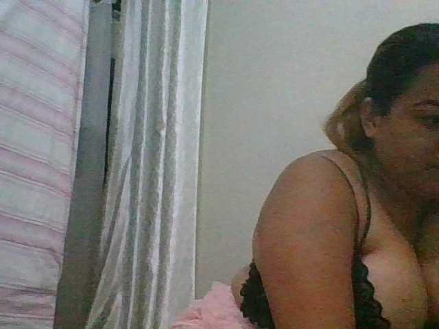 Baby-Blone, en vivo ahora en BongaCams