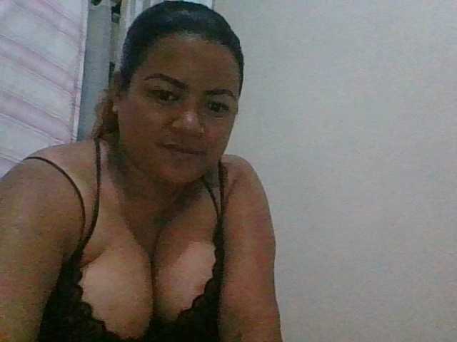 Baby-Blone, en vivo ahora en BongaCams
