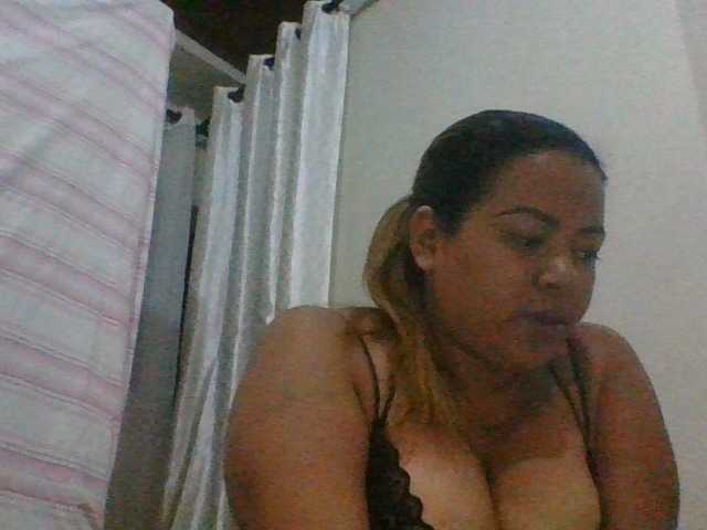 Baby-Blone, en vivo ahora en BongaCams