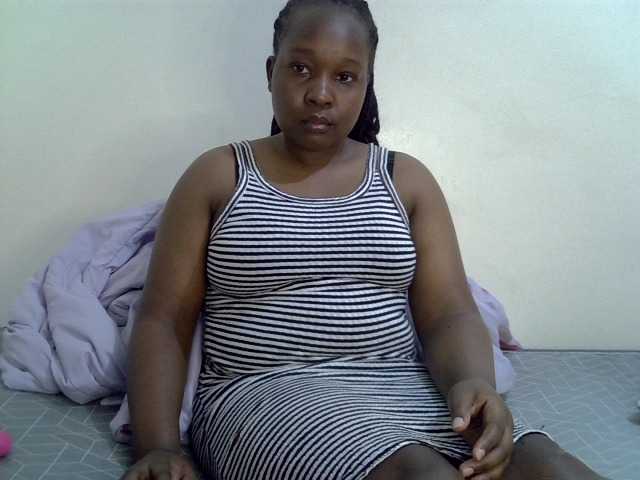 le modèle Cutesy09- est en webcam porno dans un show sur le site bongacams, il possède les tags suivants: Ebony,Brunette,Hairy