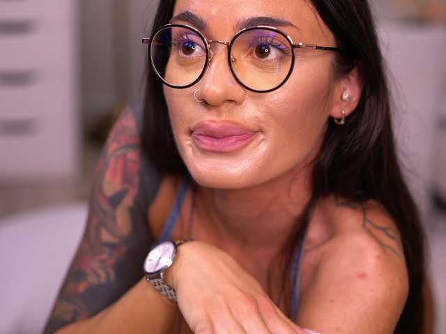 DariaAmaris live cam on BongaCams