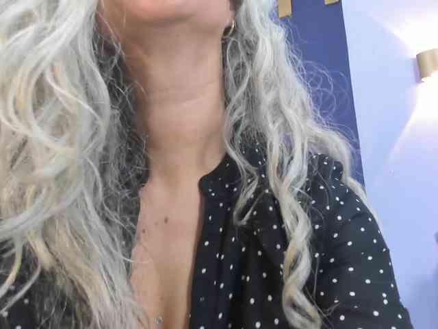 DitaVonteese live female cam on bongacams