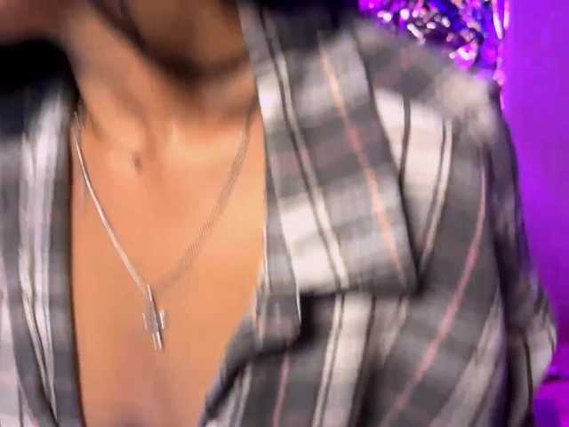 JoellaDitolla live cam on BongaCams