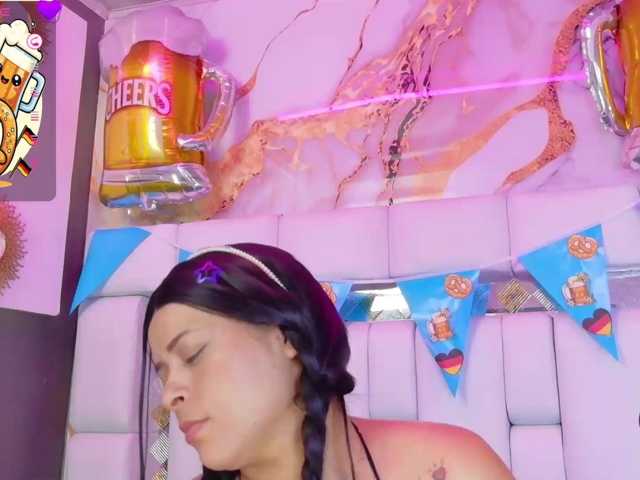 Mia-Miller live cam on BongaCams