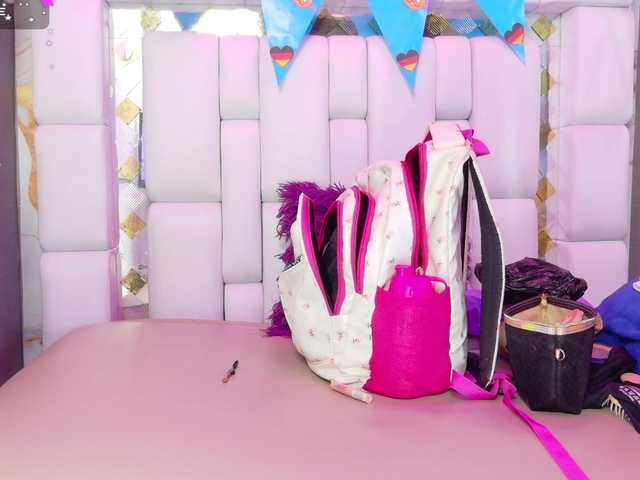Mia-Miller live cam preview