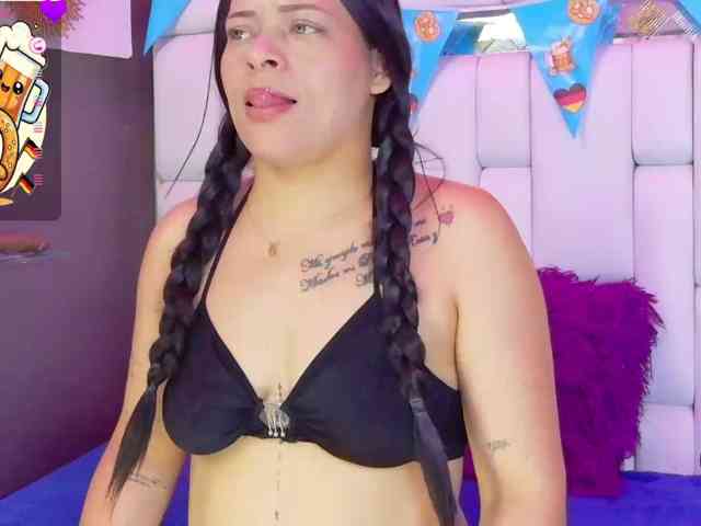 Mia-Miller webcam
