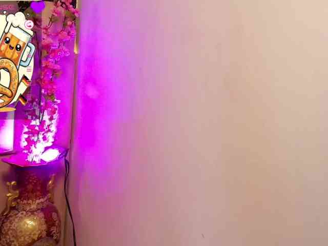 Mia-Miller webcam