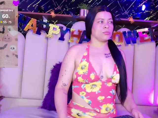 Mia-Miller webcam