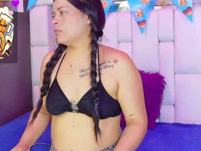 Mia-Miller webcam
