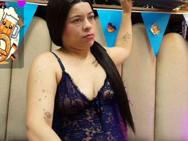 Mia-Miller webcam
