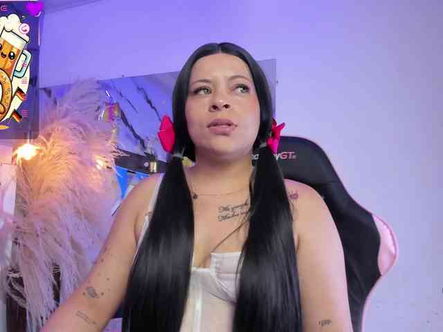 Mia-Miller webcam