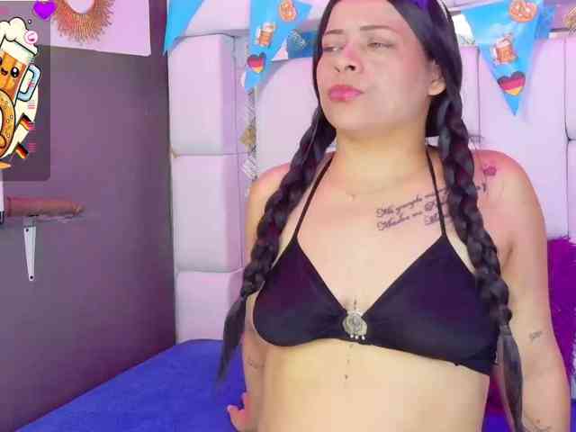 Mia-Miller webcam