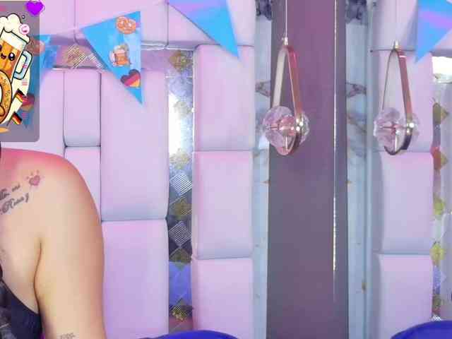 Mia-Miller webcam
