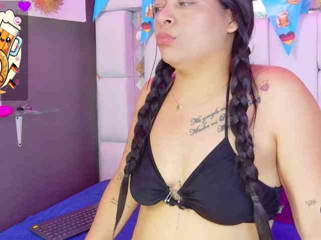 Mia-Miller webcam