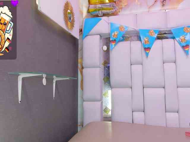 Mia-Miller webcam