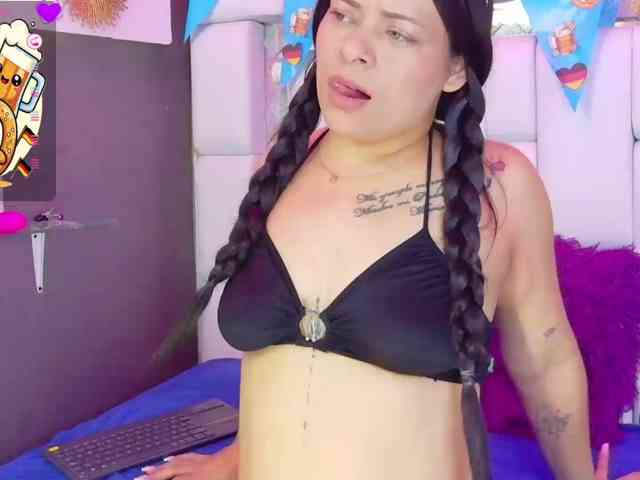 Mia-Miller webcam