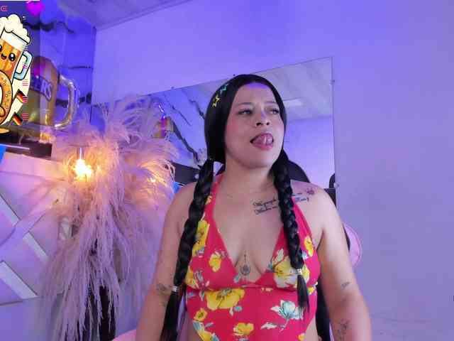 Mia-Miller webcam