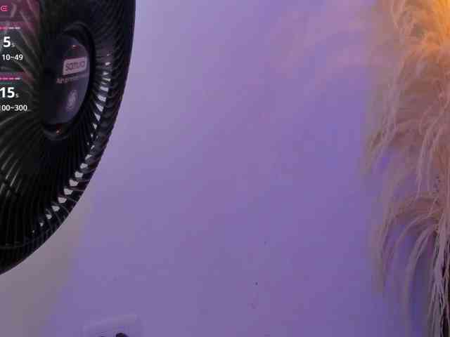 Mia-Miller webcam