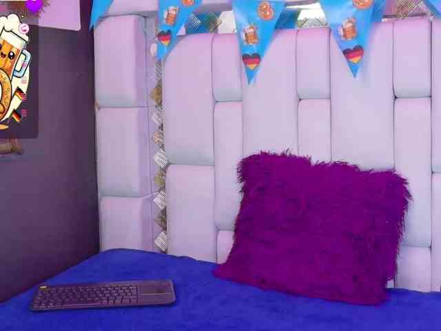 Mia-Miller webcam