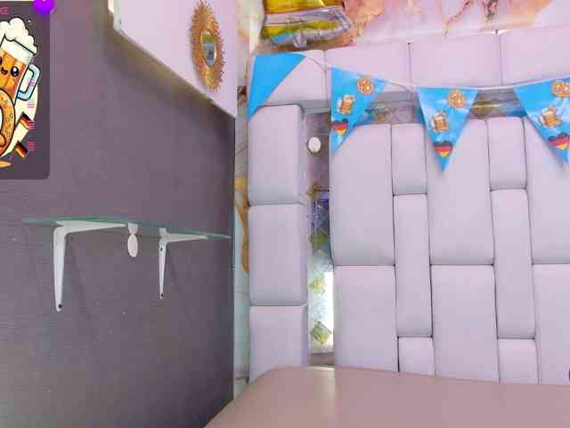 Mia-Miller webcam