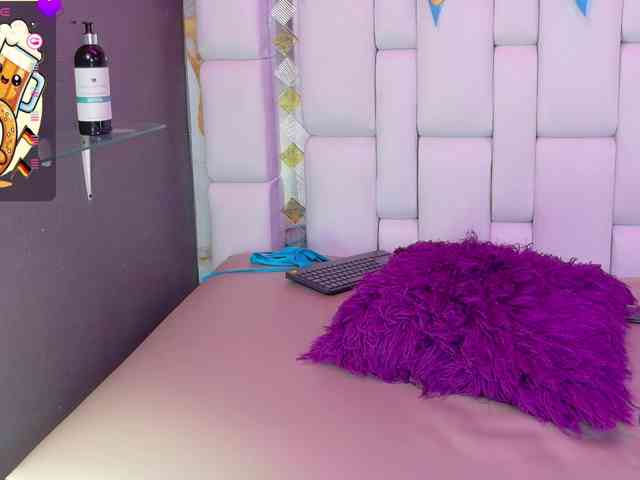Mia-Miller webcam