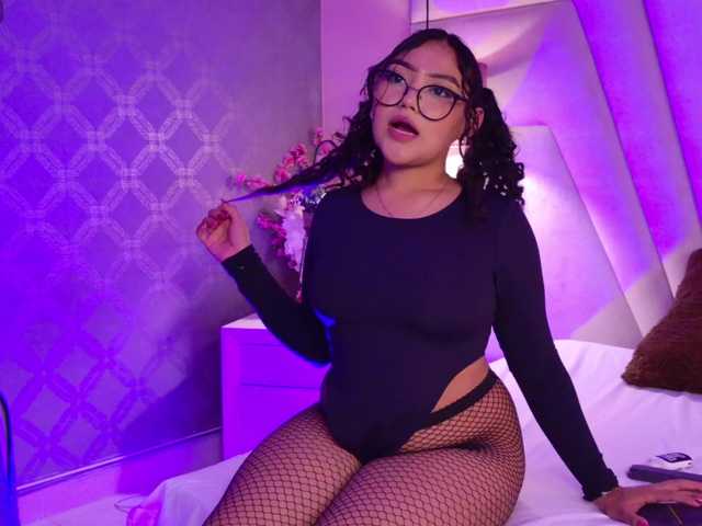 le modèle veronicaaCollins est en webcam porno dans un show sur le site bongacams, il possède les tags suivants: Latino/Hispanic,Brunette,Trimmed