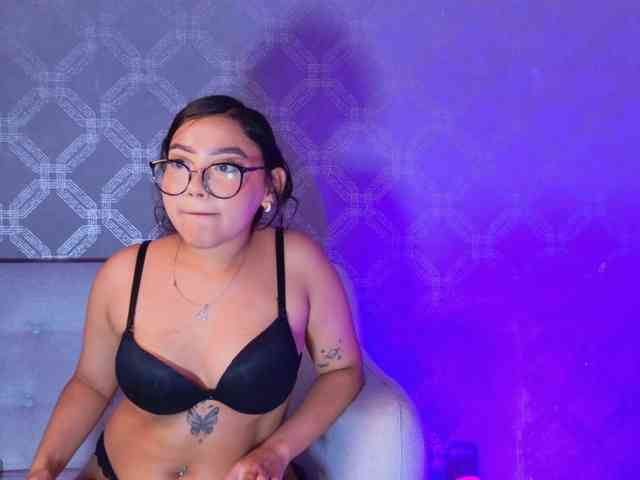 veronicaaCollins webcam