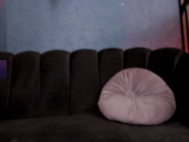 KianaDivine live cam on BongaCams