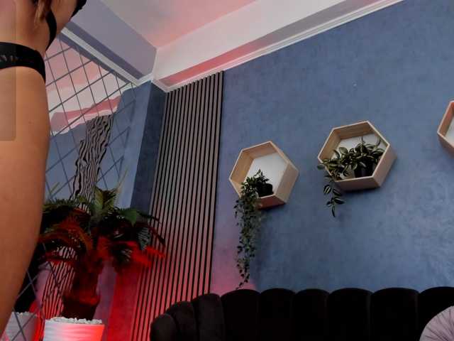 KianaDivine live cam on BongaCams