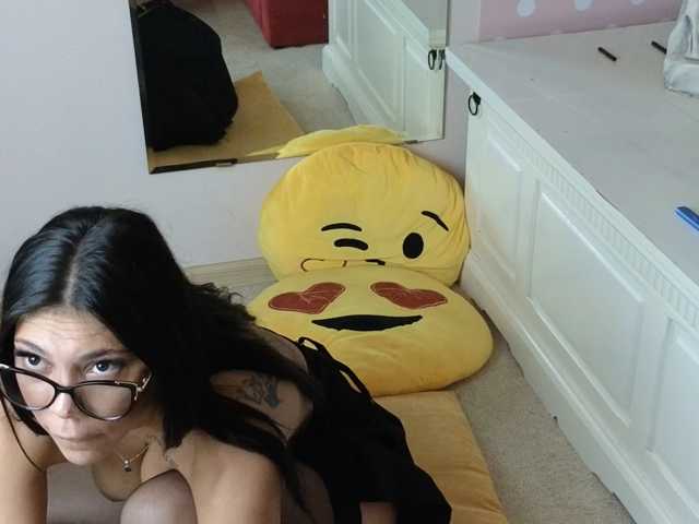 Deli-Katy live cam on BongaCams