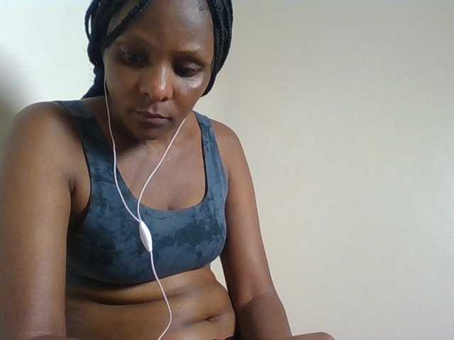 le modèle Angya est en webcam porno dans un show sur le site bongacams, il possède les tags suivants: Ebony,Brunette,Trimmed