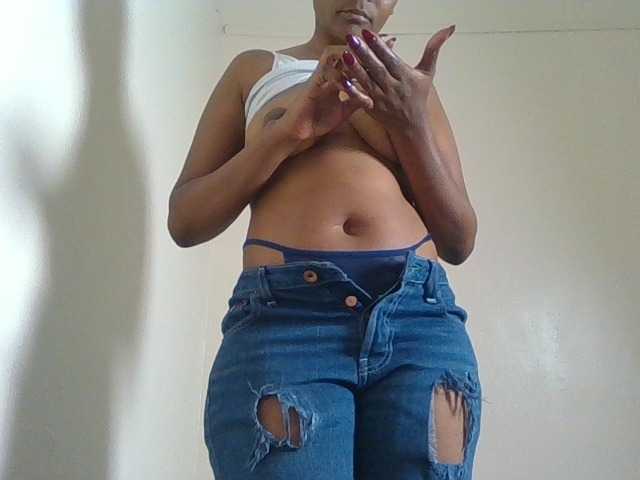 Angya, en directo ahora en BongaCams