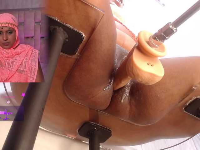 RhiaNeal live cam on BongaCams