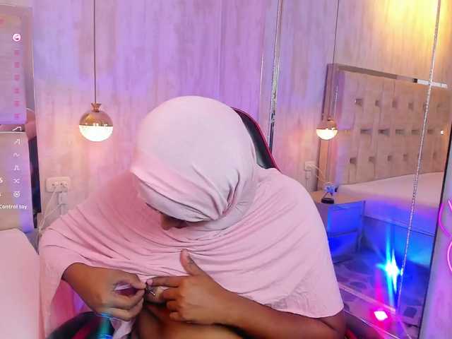 RhiaNeal webcam