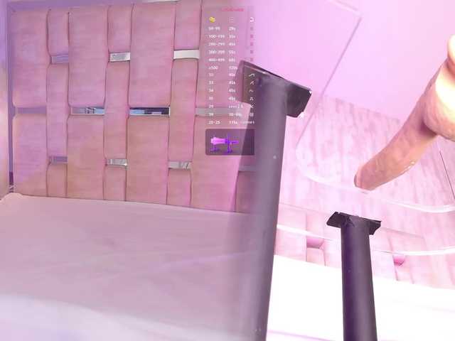 RhiaNeal live cam preview