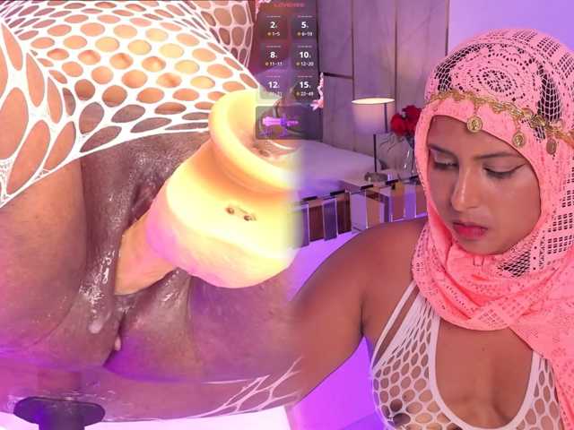 RhiaNeal live cam on BongaCams
