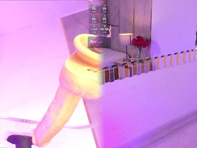 RhiaNeal live cam on BongaCams