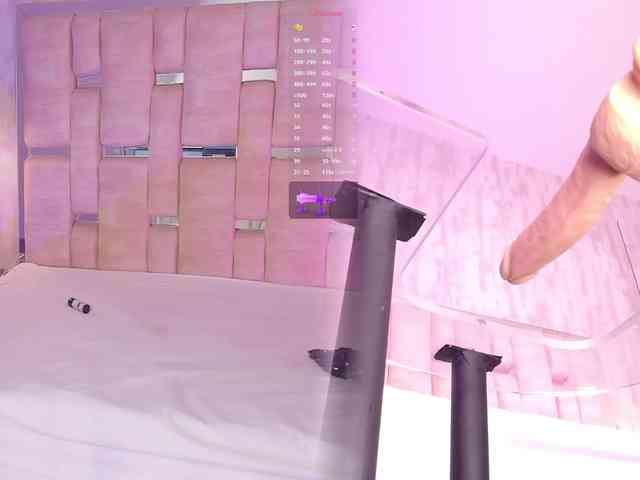 RhiaNeal webcam